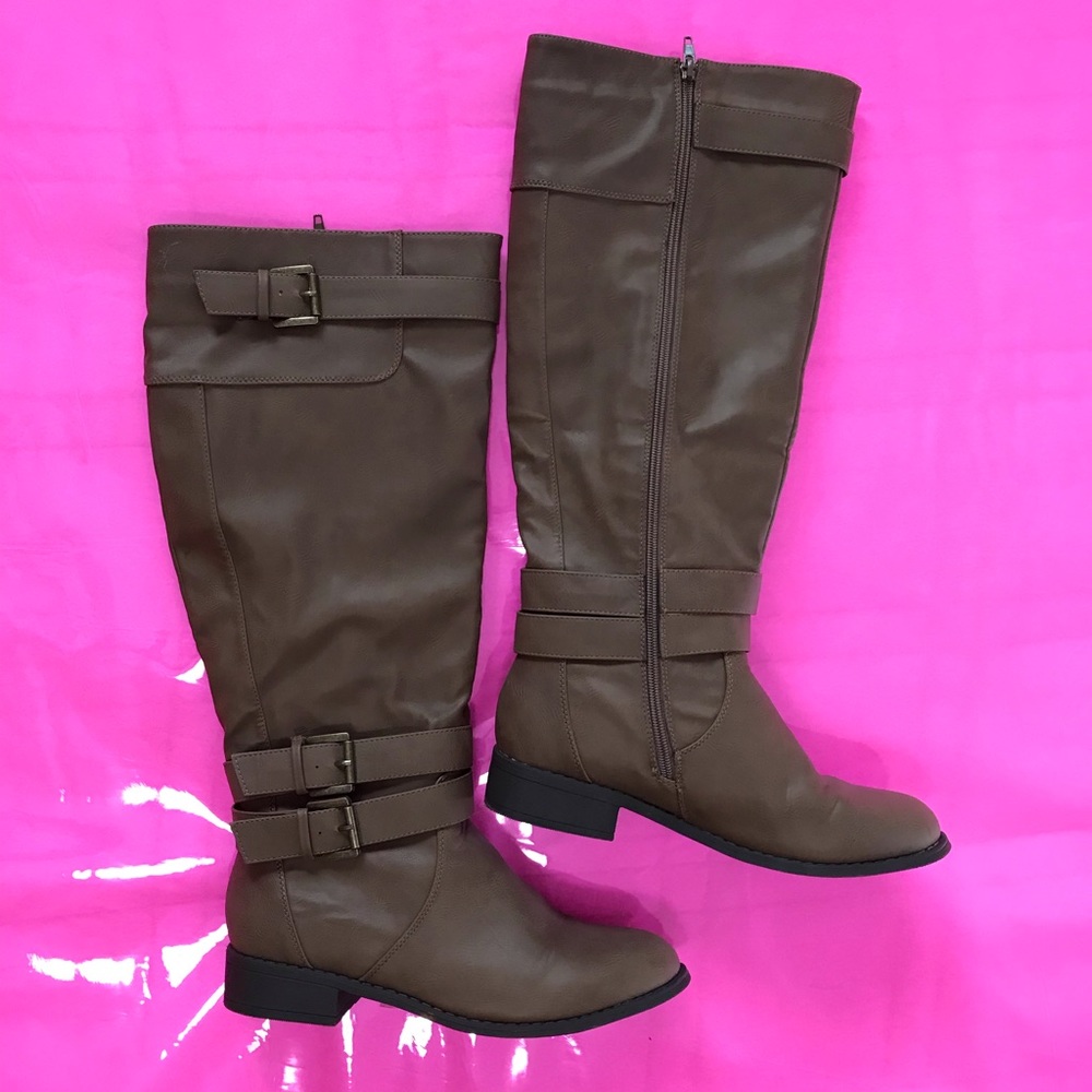 Tall riding boots